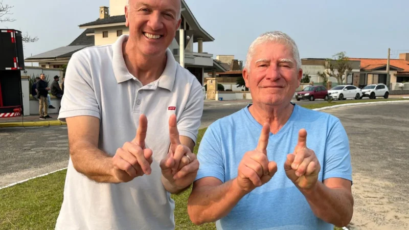 Adesivaço marca o início da campanha de Evandro Scaini e Jorge Freitas em Balneário Arroio do Silva