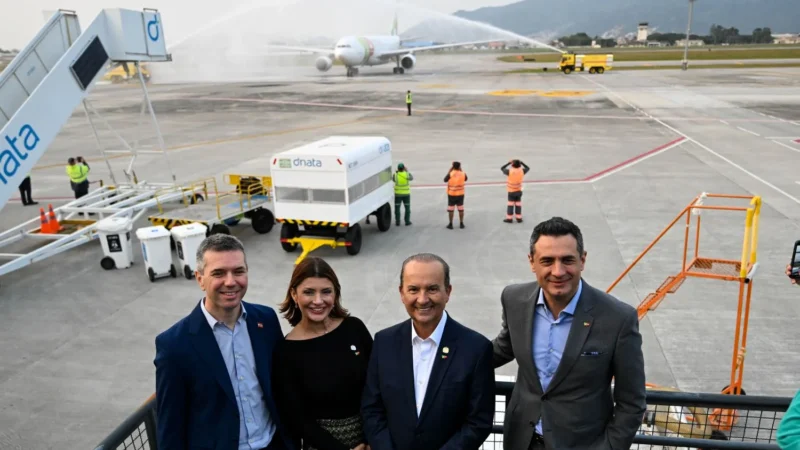 Governador recebe primeiro voo da TAP direto de Portugal para Santa Catarina