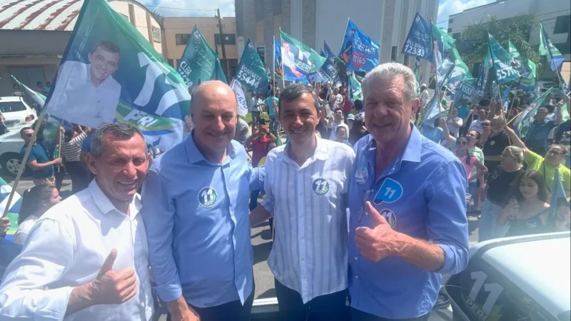 Peri e Chero fazem Caminhada no bairro Januária e reúne mais de 350 pessoas mostrando força da campanha.