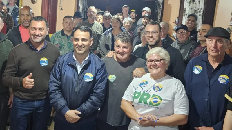 Kekinha e Jonatã vão à Onda Azul para reunião de campanha