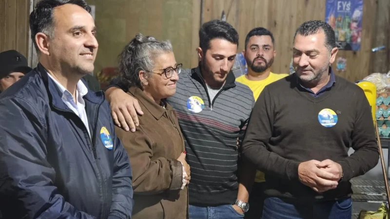 Kekinha e Jonatã participam de reunião na W6