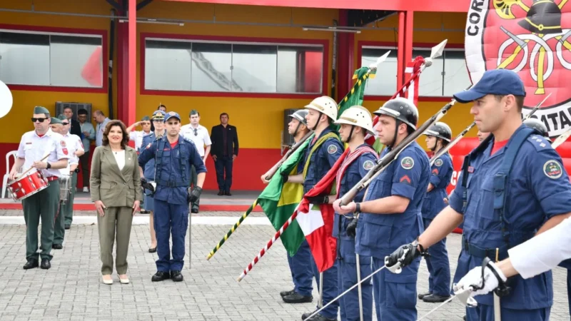 Aniversário de 98 anos do Corpo de Bombeiros Militar é marcado por homenagens, entrega de viaturas e equipamentos