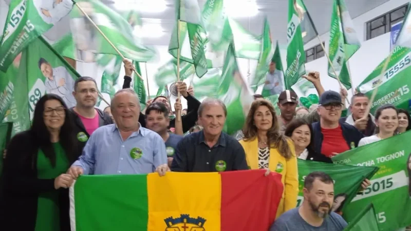 Heriberto e Laerte, com adesivaço, lançam a campanha à prefeitura de Turvo
