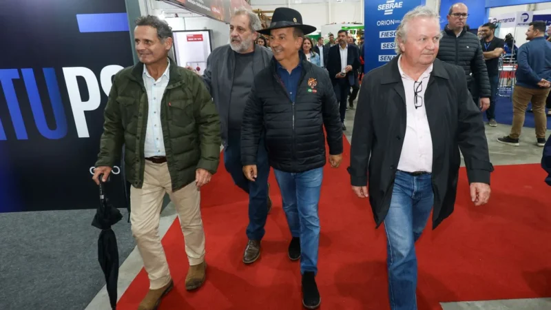 Jorginho Mello prestigia exposição centenária na região Serrana