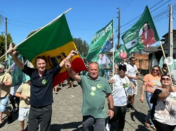 Com quase 600 veículos, Heriberto e Laerte percorrem bairros de Turvo; encerramento da campanha ocorrerá na quinta