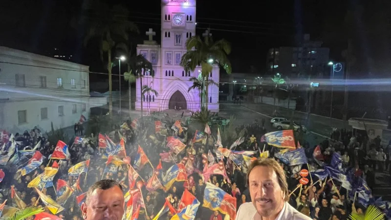 Coligação ‘Pra fazer muito Mais’ reúne centenas de apoiadores em Comício no Centro de Araranguá