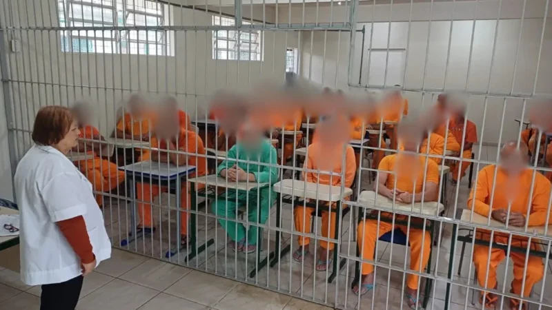 Detentos do sistema prisional catarinense realizam o Exame Nacional para Certificação de Competências de Jovens e Adultos