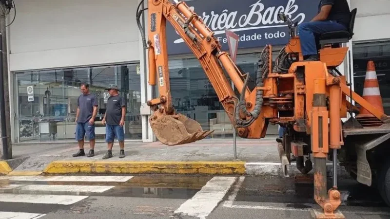 SAMAE substitui ramal danificado, no Centro