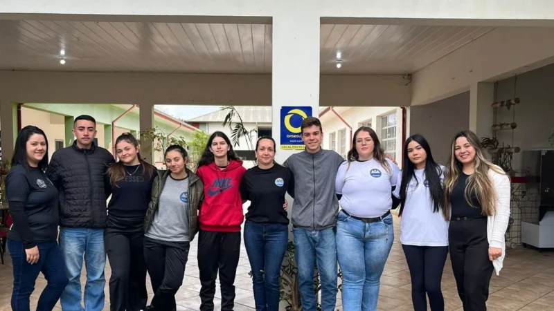 Oito estudantes da Rede Estadual de SC ficam no top-10 de desafio nacional de economia