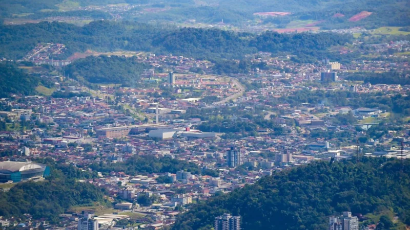Retomada de transferências voluntárias aos municípios avança com a aprovação da PEC em comissão da Alesc