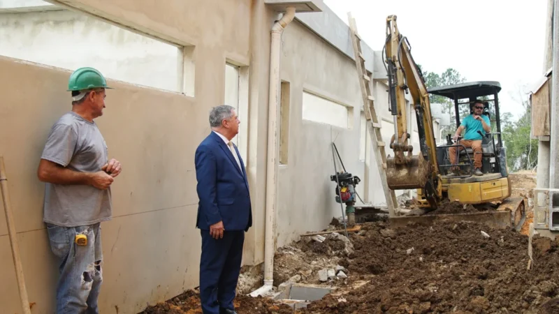 Programa do deputado Mário Motta desvenda atrasos e falhas em obras da Educação em SC