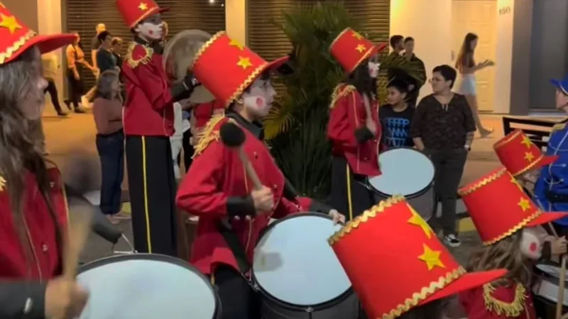 Parada de Natal e show da Camerata inauguram Praça Hercílio Luz