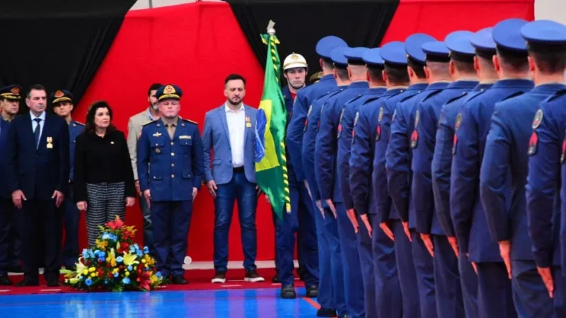 Corpo de Bombeiros Militar de SC realiza formatura de 100 sargentos e entrega medalhas comemorativas