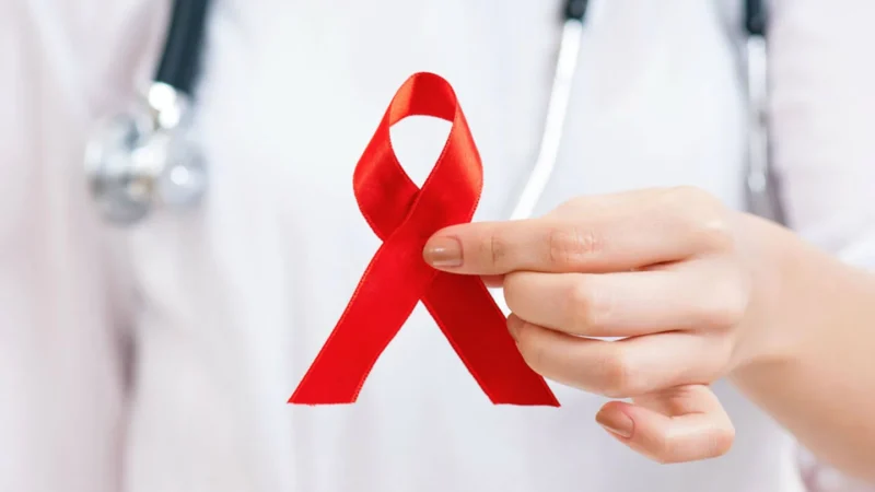 Conscientização e combate à Aids: Secretaria de saúde realiza ação de orientação e prevenção