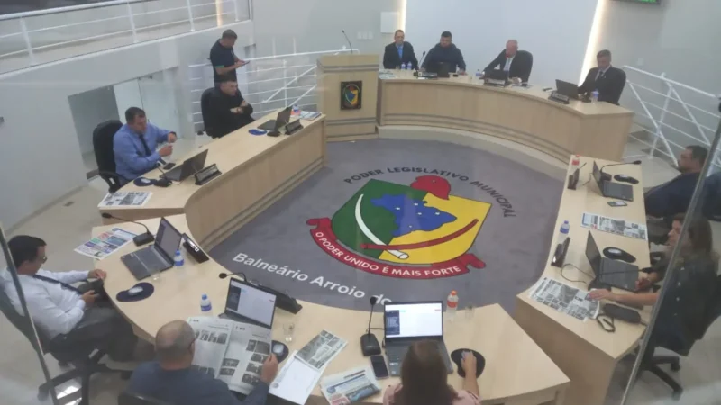 Última sessão com pauta limpa e despedidas no Arroio