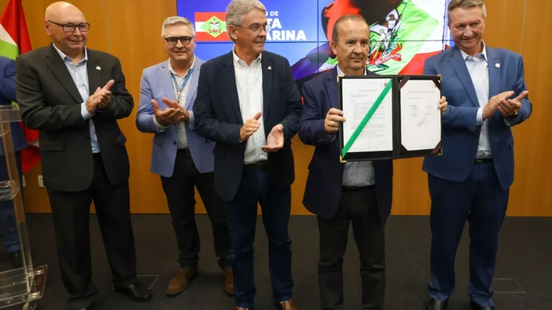 Governo do Estado e Celesc fecham acordo para implementar energia solar nas escolas estaduais