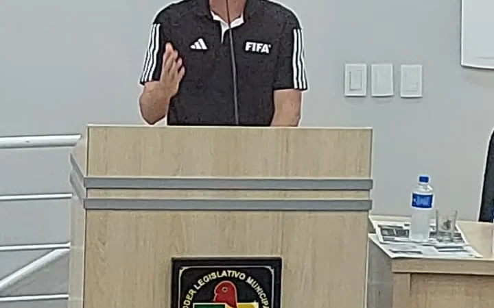 Árbitro Fifa recebe homenagem na Câmara de Vereadores do Arroio