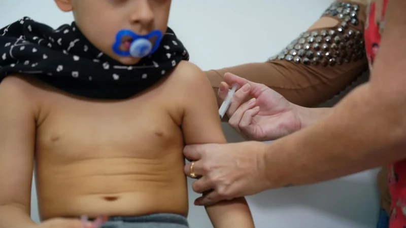 Santa Catarina atinge meta de vacinação contra o sarampo e não registra casos da doença desde 2021