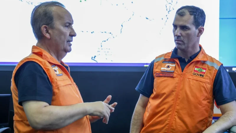 Governador acompanha na Defesa Civil situação das chuvas em SC e reforça o trabalho de proteção à população
