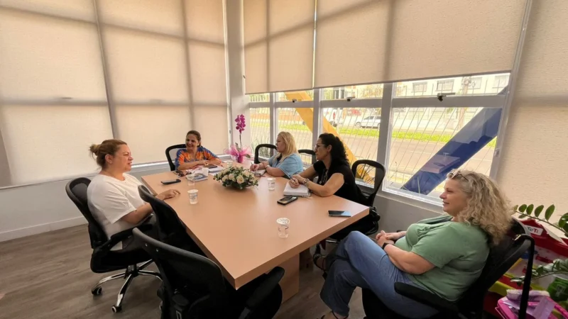 Secretária de Educação de Araranguá recebe visita oficial de prefeita e secretária de Içara