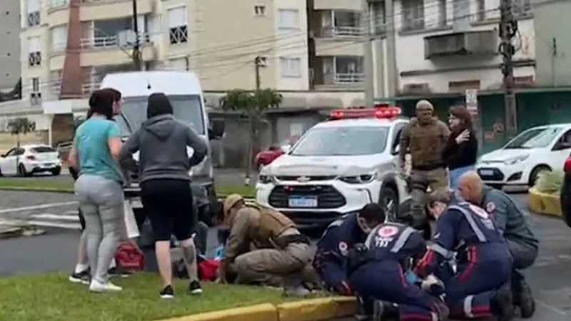 Grave acidente deixa criança e motociclista feridos.