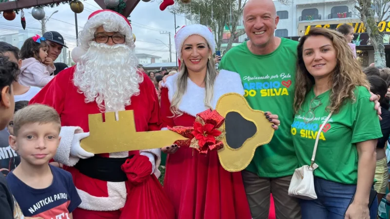 Chegada do Papai Noel é realizada em noite mágica e especial em Balneário Arroio do Silva