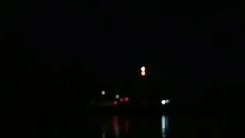 Bombeiros resgatam 100 pessoas de embarcação à deriva no Rio Araranguá