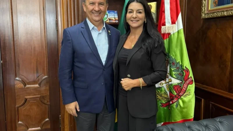 Prefeita de Sombrio se reúne com governador para planejar ações futuras