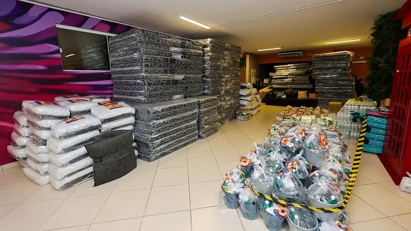 Estado envia mais de 10 mil itens de ajuda humanitária a famílias atingidas pelas chuvas em SC