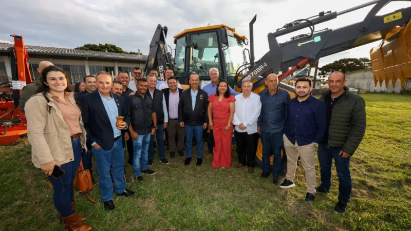 Governo do Estado entrega mais 21 equipamentos agrícolas na Serra Catarinense
