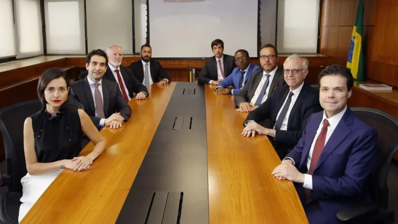 Pelo estado: economia vai mal, mas comunicação está aberta