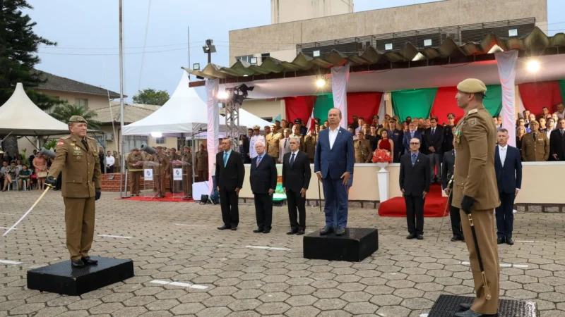 Com a presença do governador, coronel Emerson Fernandes assume o comando-geral da PMSC