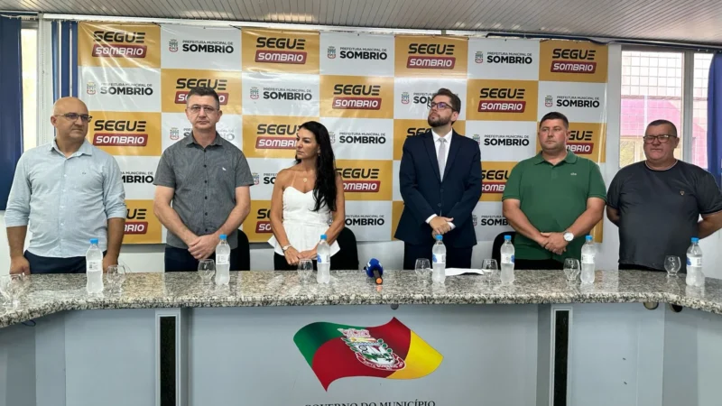 Sombrio dá posse a novos secretários e procurador-geral