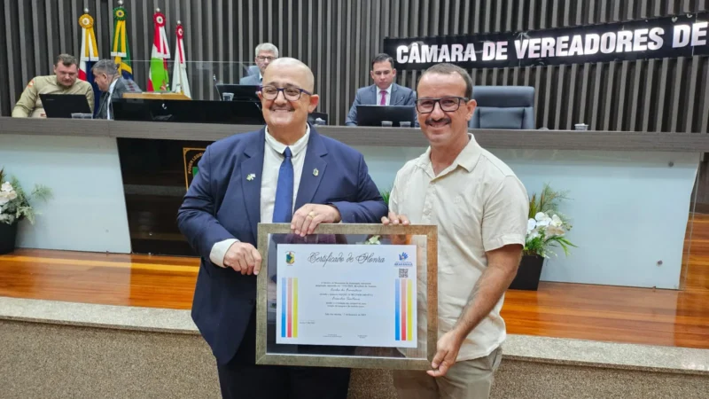 Servidor público doador de medula óssea recebe homenagem da Câmara Municipal