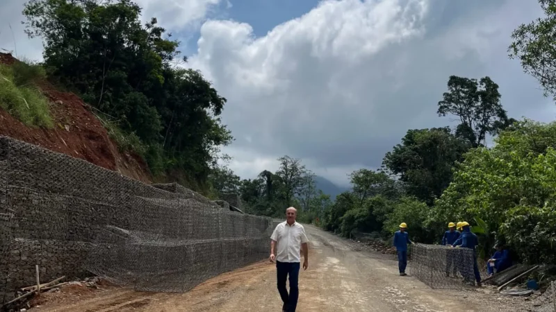 Zé Milton acompanha obras na Serra do Faxinal e destaca avanço dos trabalhos