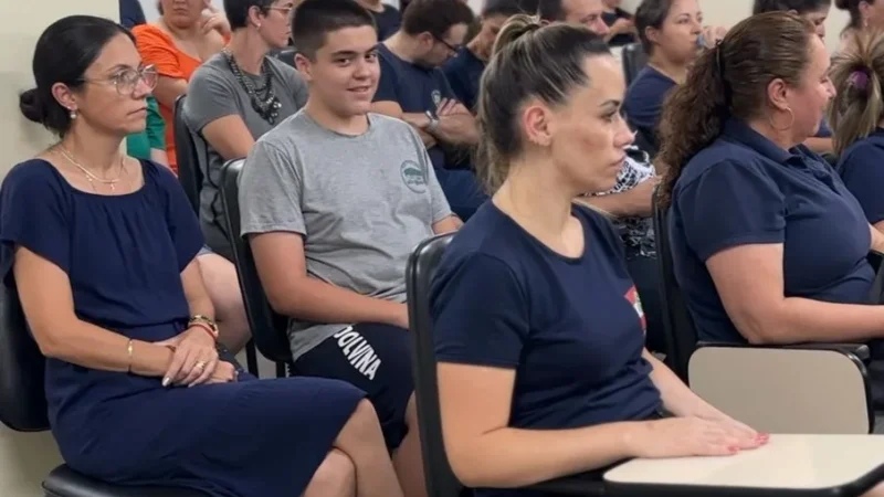 Rede elétrica precária impede uso de ar-condicionado e gera protesto na EEB Prof. Dolvina Leite de Medeiros
