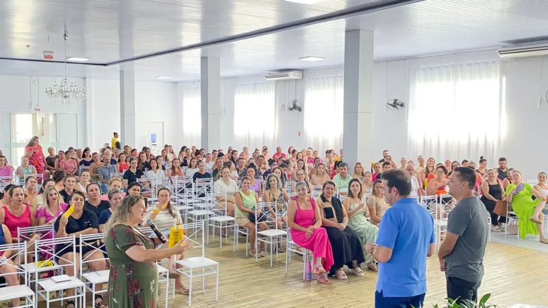 Encontro reúne mais de 200 servidores da Educação em São João do Sul para fortalecer ensino municipal