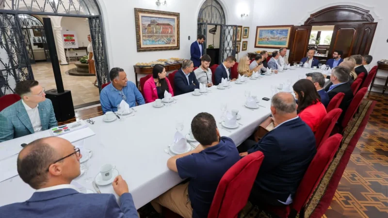 Governador tirou SC do “cheque-especial”, realizou investimentos e aplicou em Saúde, Educação e Segurança