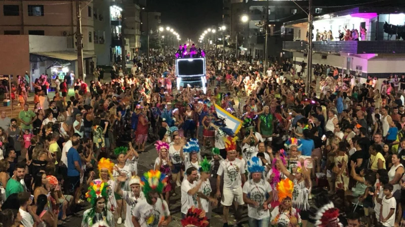 Império do Samba leva folia e alegria ao do desfile do Carnarroio