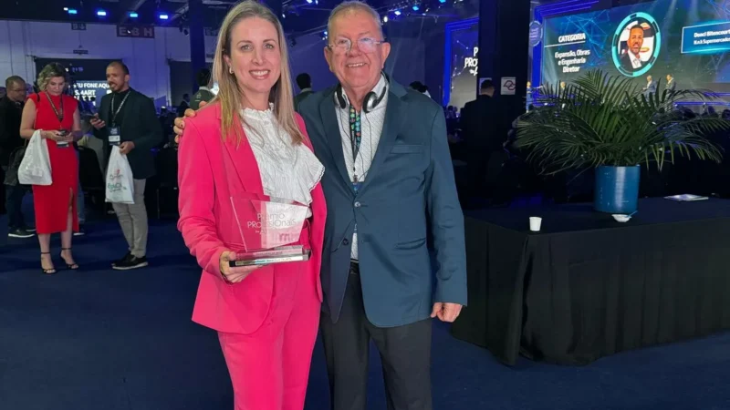 Monique Pizzetti faz história e é eleita CEO do ano no maior prêmio do varejo nacionalMonique Pizzetti faz história e é eleita CEO do ano no maior prêmio do varejo nacional