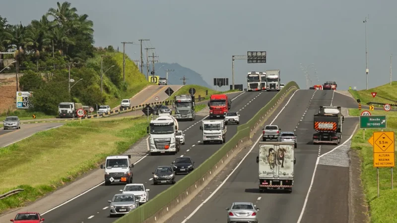Feriados de Páscoa e Tiradentes superou expectativa de fluxo, registrando mais de 900 mil veículos na BR-101Sul/SC