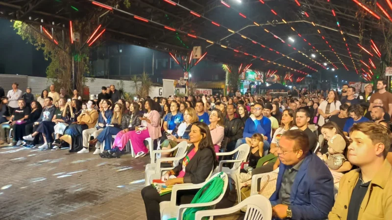 Fé que resiste à chuva: campanha “Sombrio, Eu Oro Por Ti” emociona e lota a Rua Coberta com noite de louvor e oração
