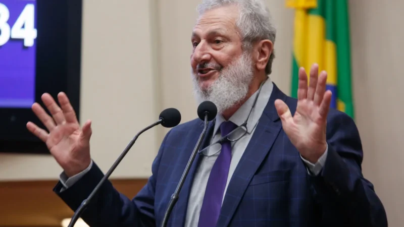 Pelo Estado: Regulamentação da lei do canabidiol é alvo de críticas