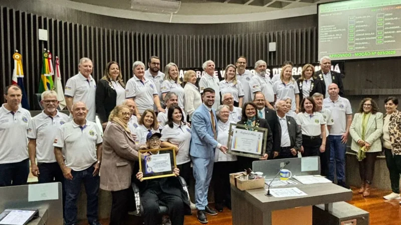 Lions Clube Araranguá recebe Moção de Reconhecimento pelos 65 anos de voluntariado