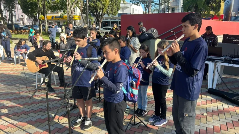 Araranguá realiza ação cultural e educativa no Dia Mundial Contra o Trabalho Infantil
