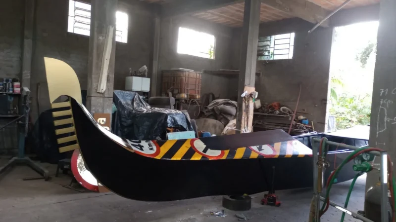 Pedras Grandes inaugura gôndola feita com placas de trânsito e reforça turismo criativo