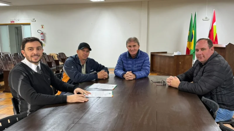 Administração municipal assina convênio para melhorias no salão comunitário do bairro São Luiz