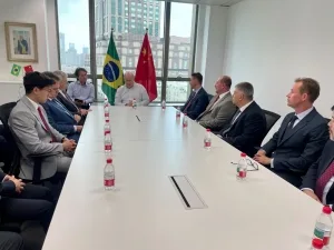 SC busca protagonismo global: deputados negociam montadora de carros elétricos e novas regras para exportação na China