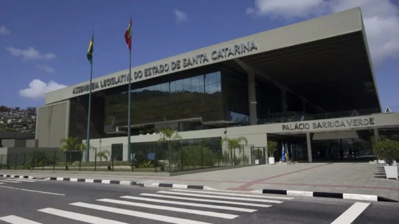 Alesc aprova 25 projetos com foco em reajustes, benefícios fiscais e novo empréstimo bilionário