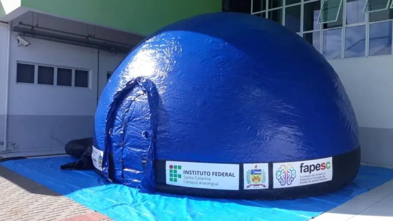 Câmpus Araranguá inaugura planetário móvel voltado à divulgação científica na região